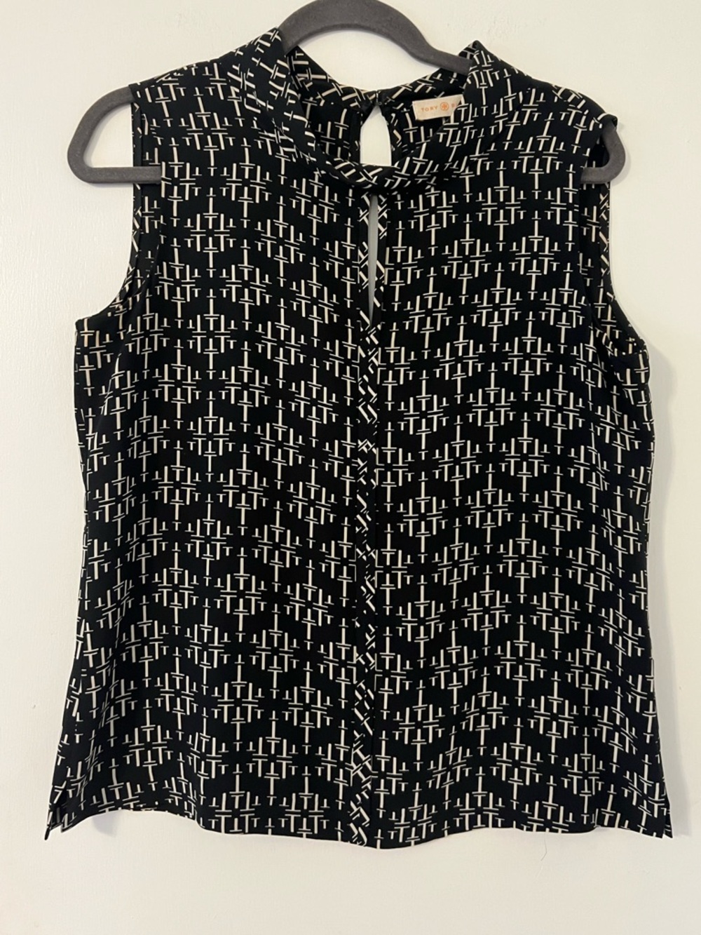 Tory Burch Silk Sleeveless Black & White Patterned  Top size 8 (Z117)